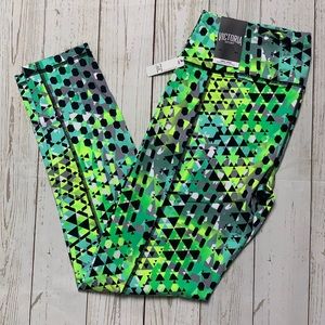 Victoria’s Secret Sport Knockout Tight legging NWT